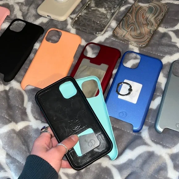 iPhone 11 case bundle - Picture 3 of 4